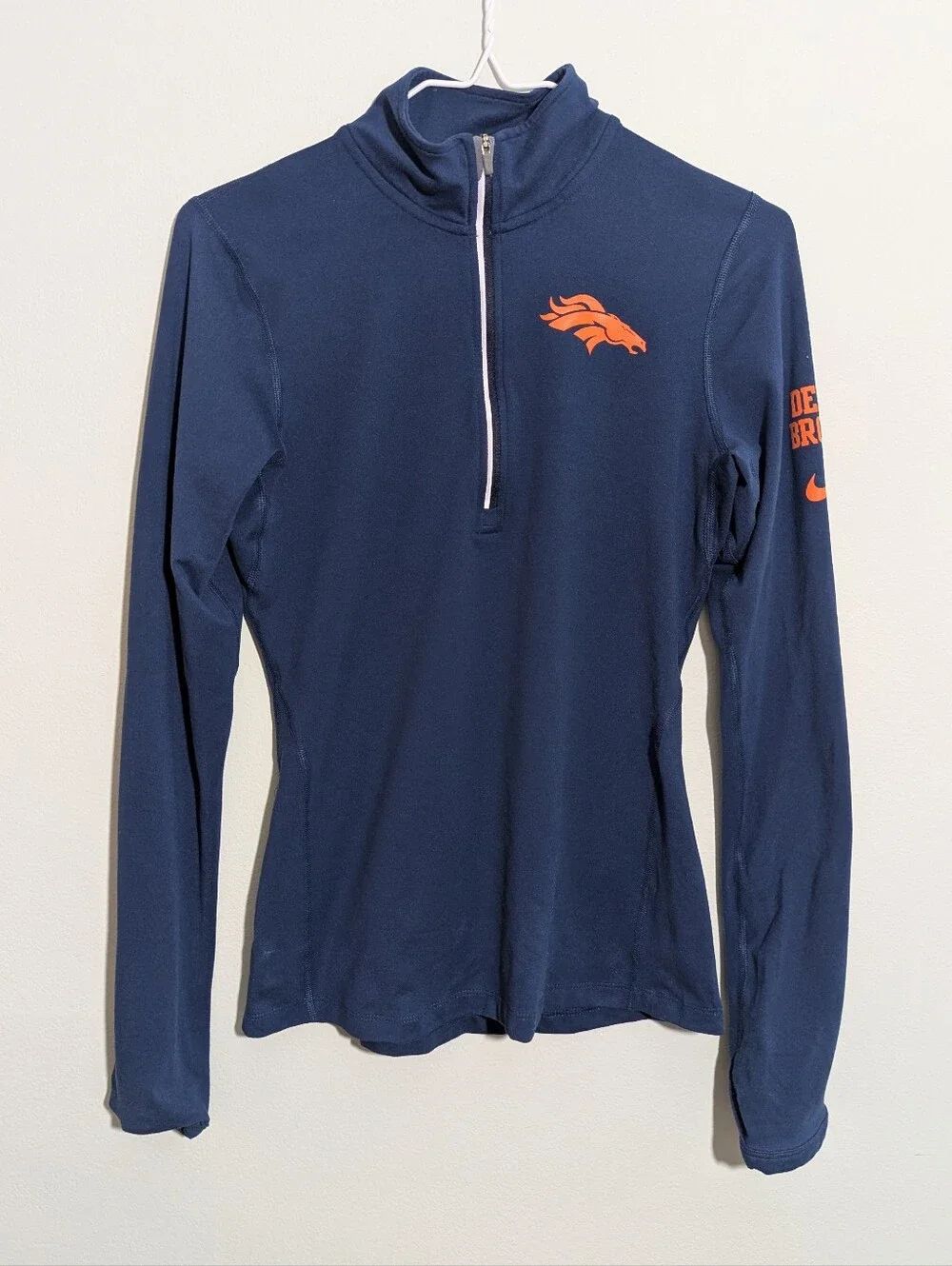 Nike NFL Apparel Denver Broncos Women's XS Dri Fit 1/2 Zip Pullover Top Layering